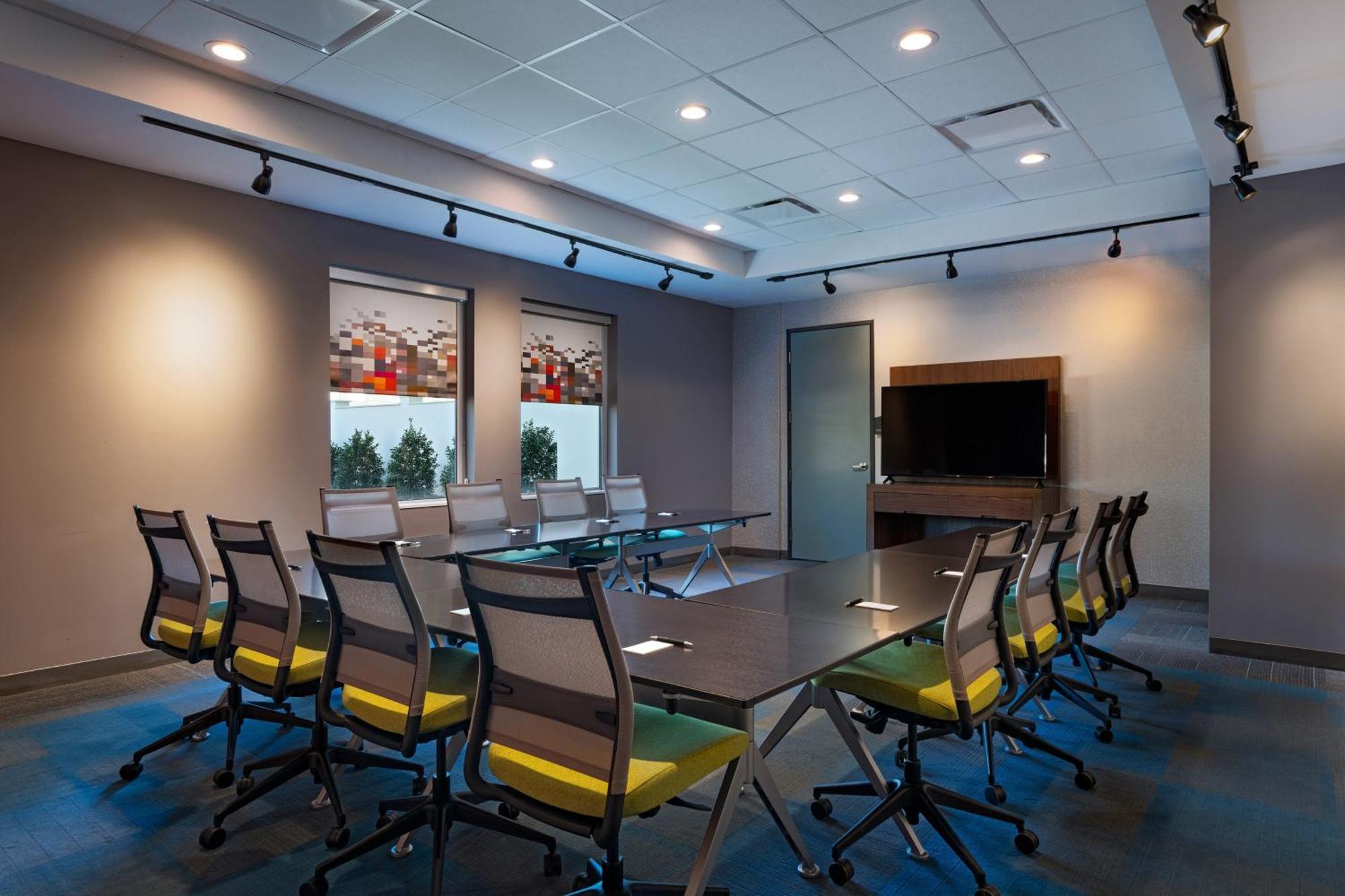 Отель Aloft Waco Downtown Экстерьер фото