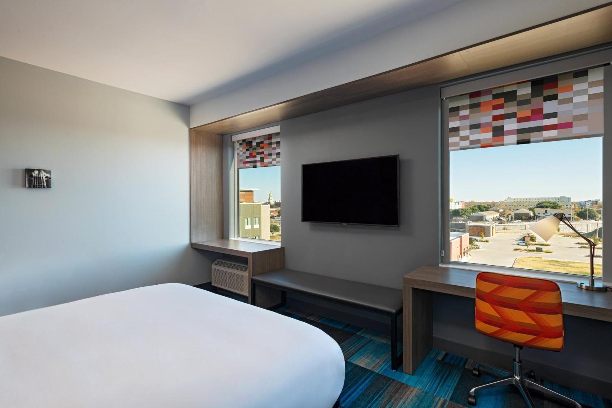 Отель Aloft Waco Downtown Экстерьер фото