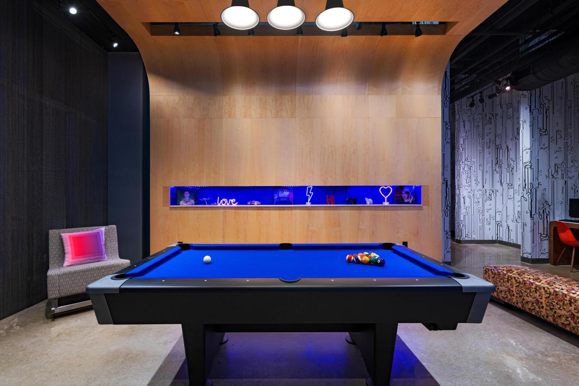 Отель Aloft Waco Downtown Экстерьер фото